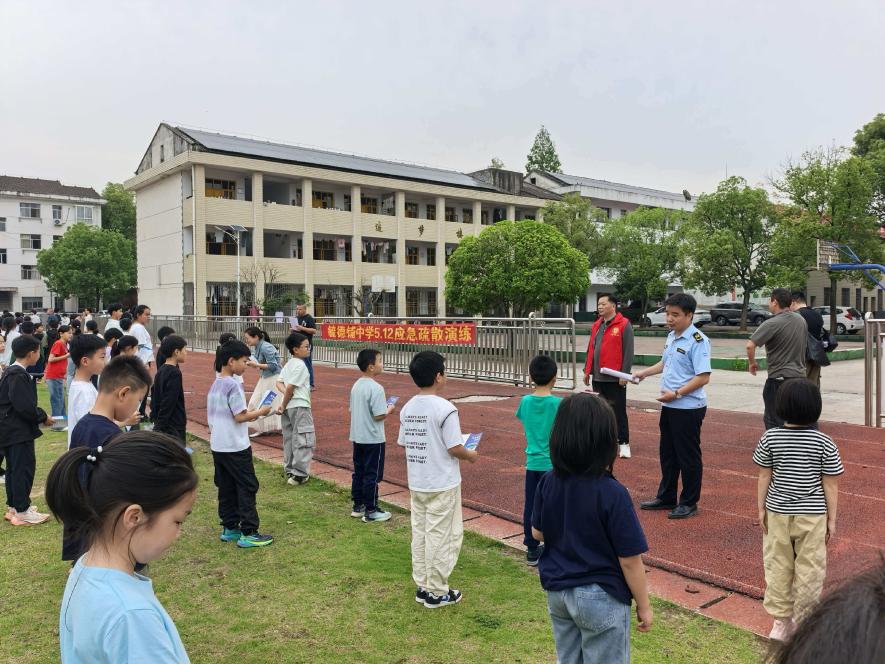崔家桥镇政协工作室开展“5·12”安全知识进学校活动小结(1)